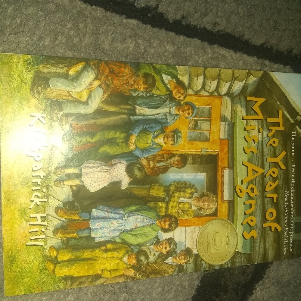 Books - Picture 4 of 8